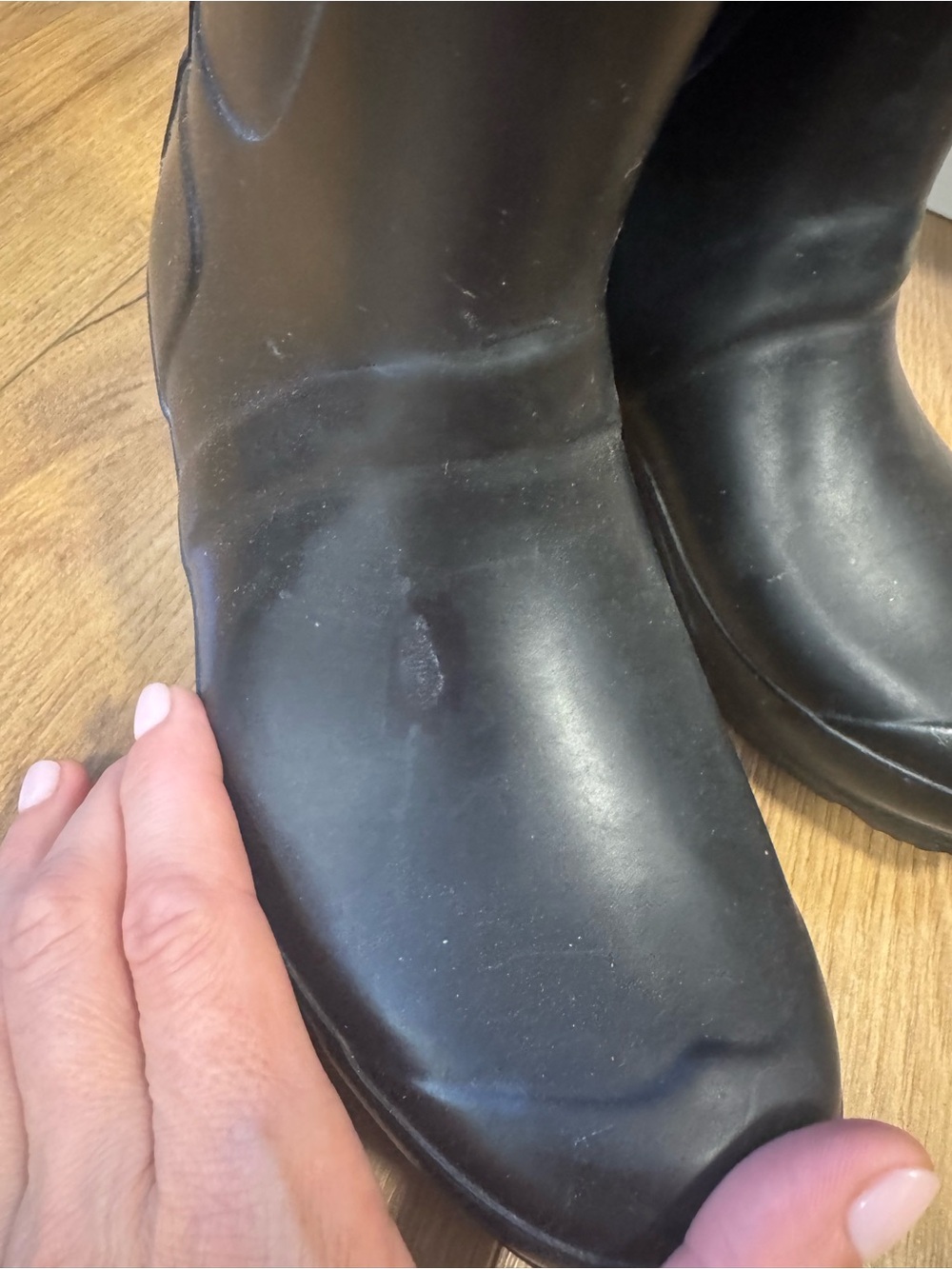 Hunter Men's Tall Black Rubber Rain Boots with Signature Logo - Picture 3 of 3